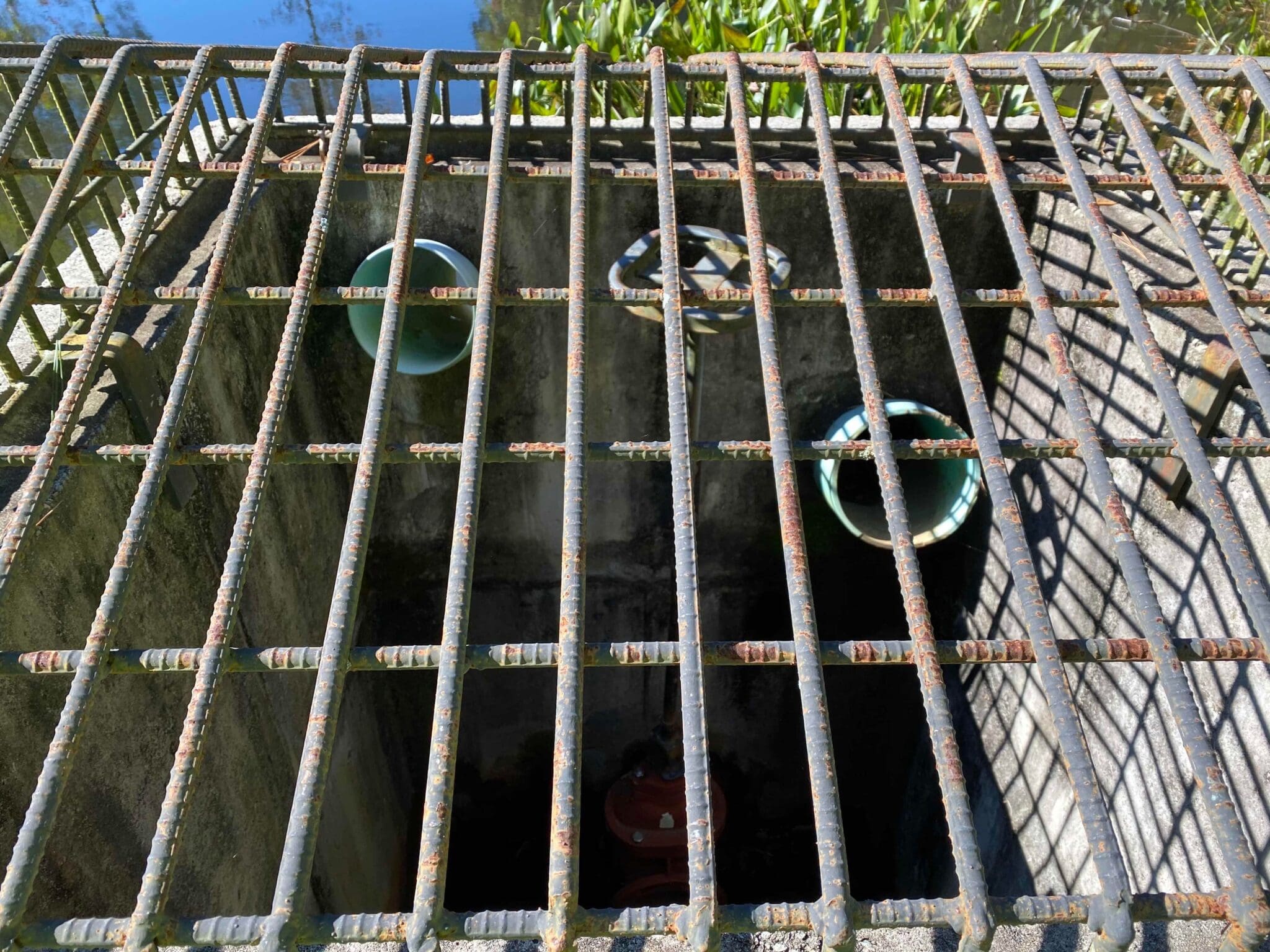 Primary Trash Rack Understanding Detention Basin Tash Racks | AQUALIS